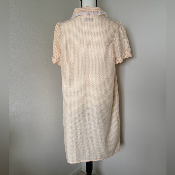 Vintage Cream and Peach Button-Down Housecoat-Style Robe - Picture 8 of 9